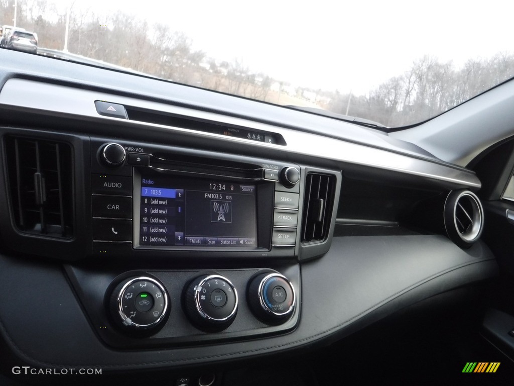 2018 RAV4 LE AWD - Super White / Black photo #3