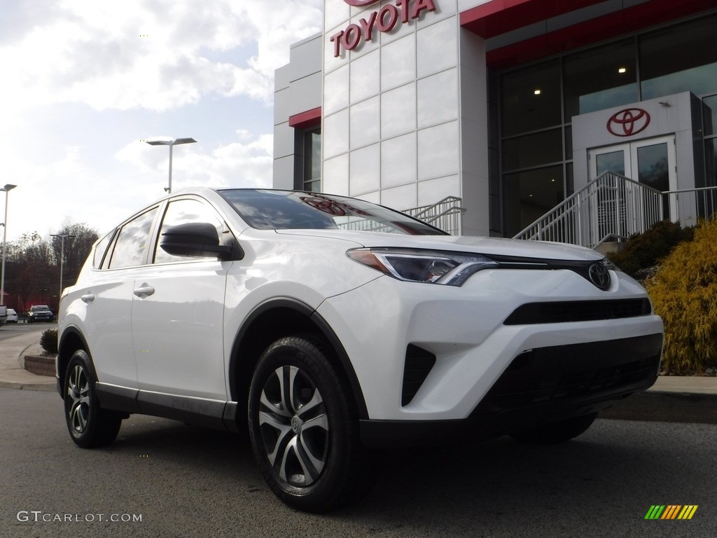 2018 RAV4 LE AWD - Super White / Black photo #9