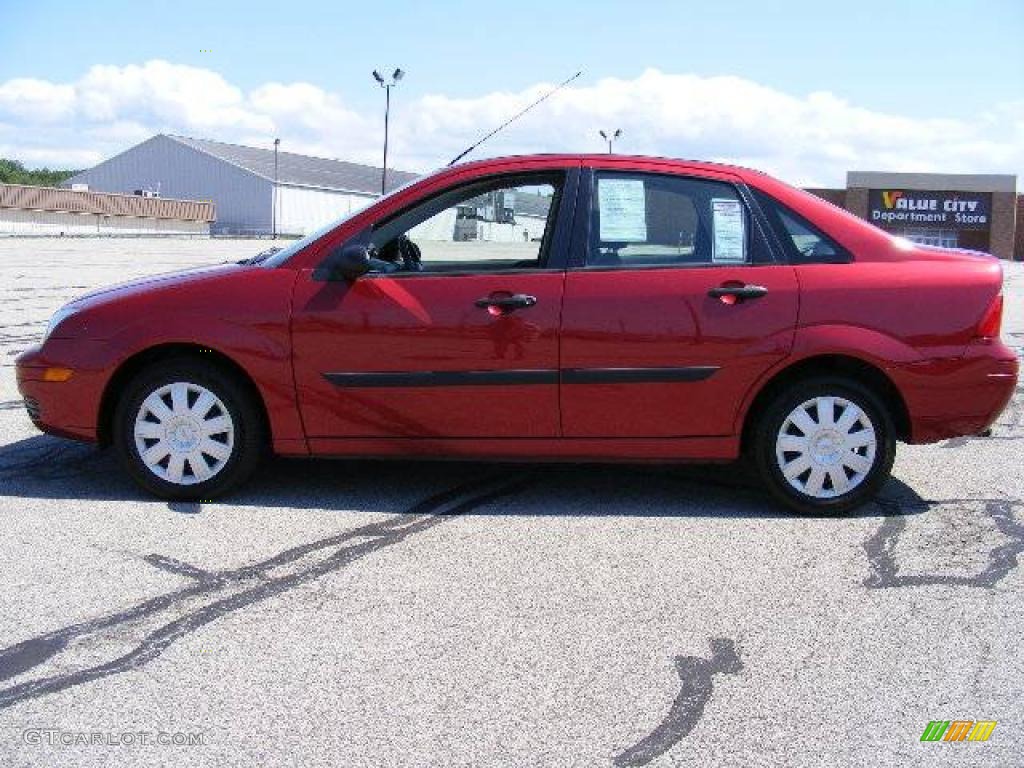 2005 Focus ZX4 S Sedan - Sangria Red Metallic / Dark Flint/Light Flint photo #2