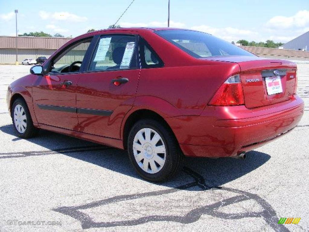 2005 Focus ZX4 S Sedan - Sangria Red Metallic / Dark Flint/Light Flint photo #3