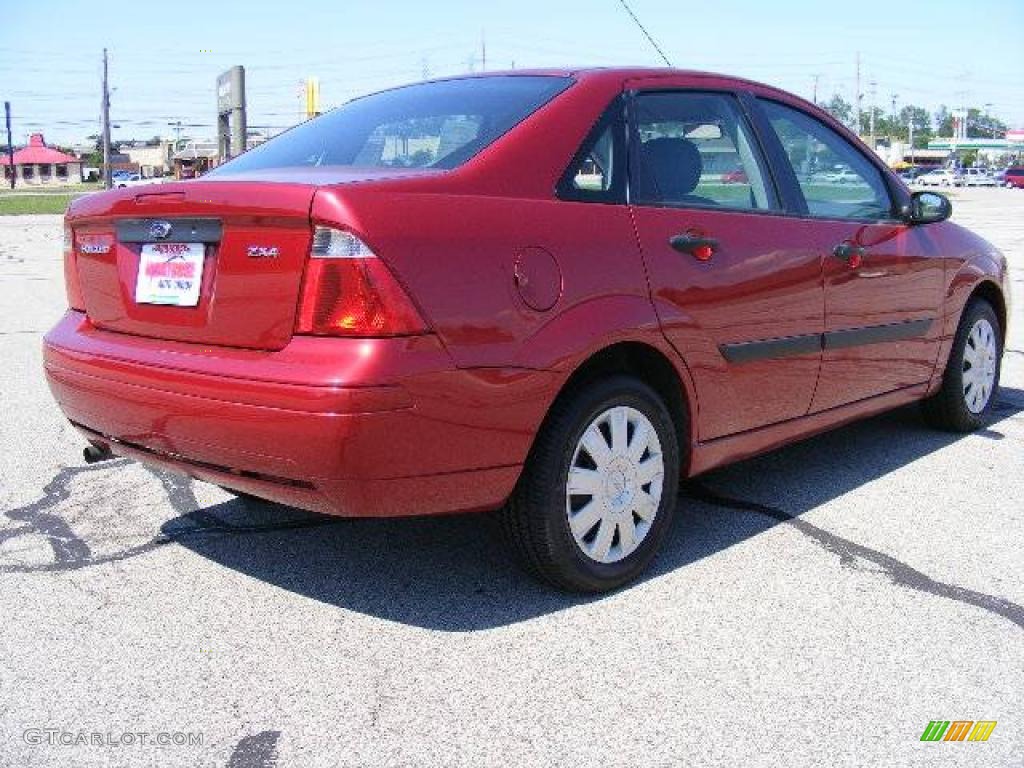 2005 Focus ZX4 S Sedan - Sangria Red Metallic / Dark Flint/Light Flint photo #5