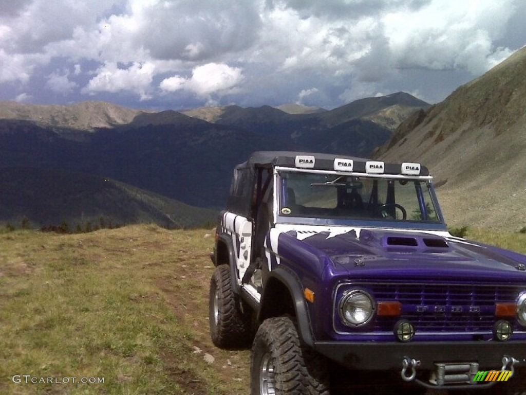 Custom Purple 1972 Ford Bronco 4x4 Exterior Photo #143423977