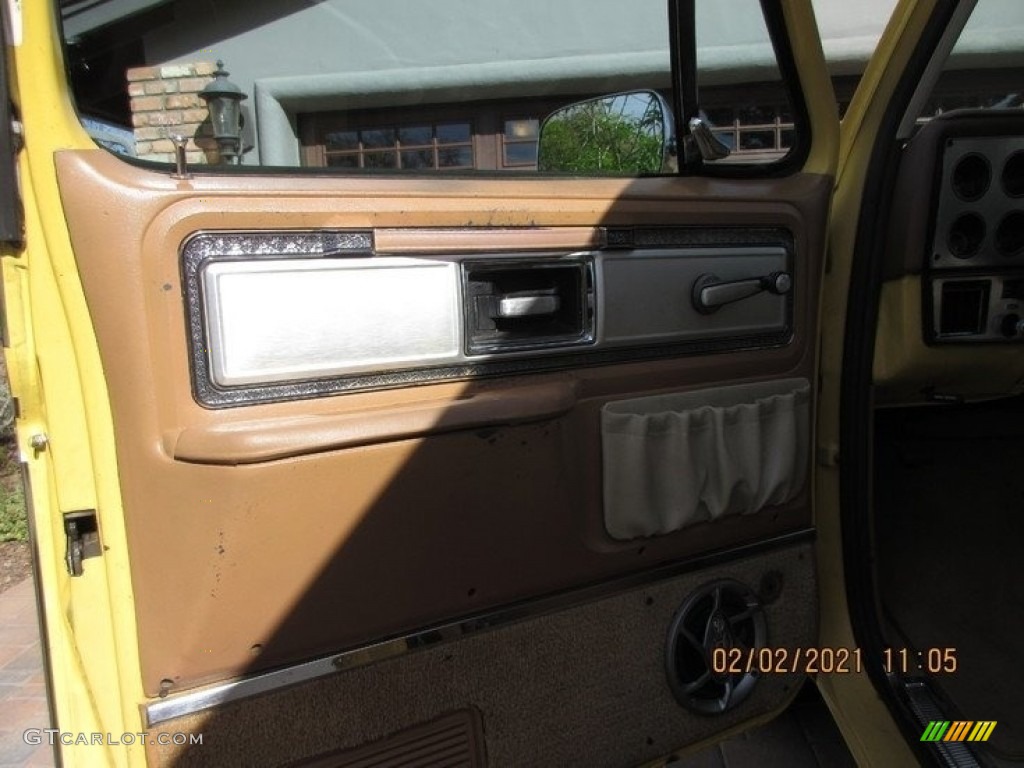 1979 Chevrolet Suburban C10 Custom Deluxe Tan Door Panel Photo #143424031