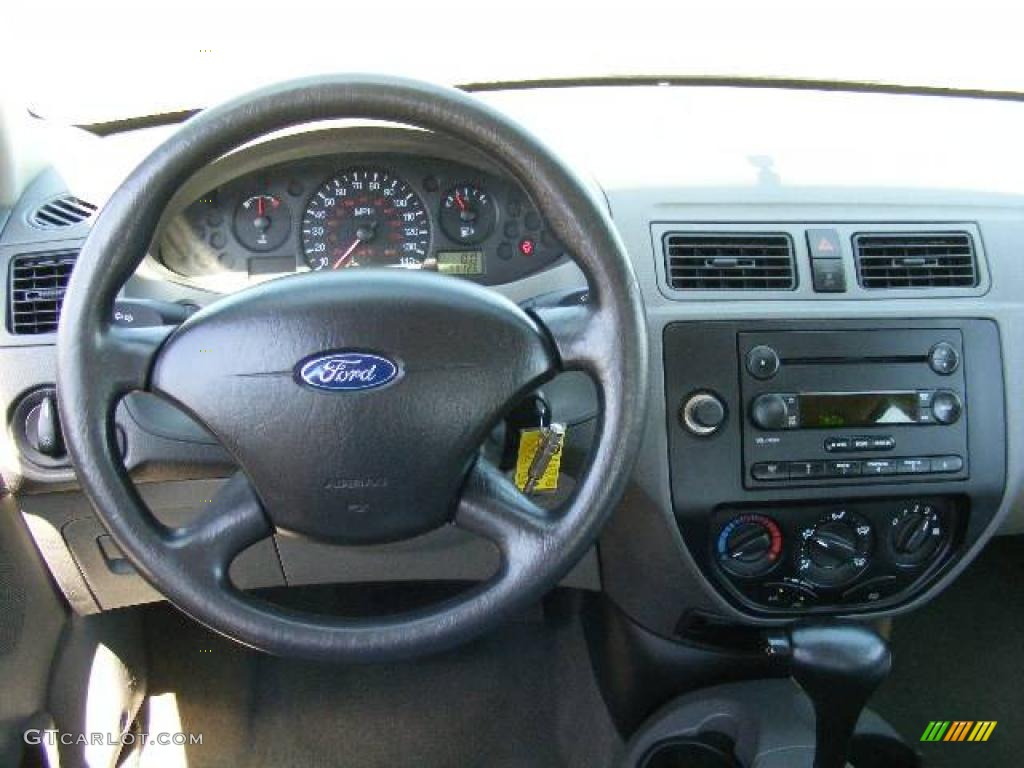 2005 Focus ZX4 S Sedan - Sangria Red Metallic / Dark Flint/Light Flint photo #15