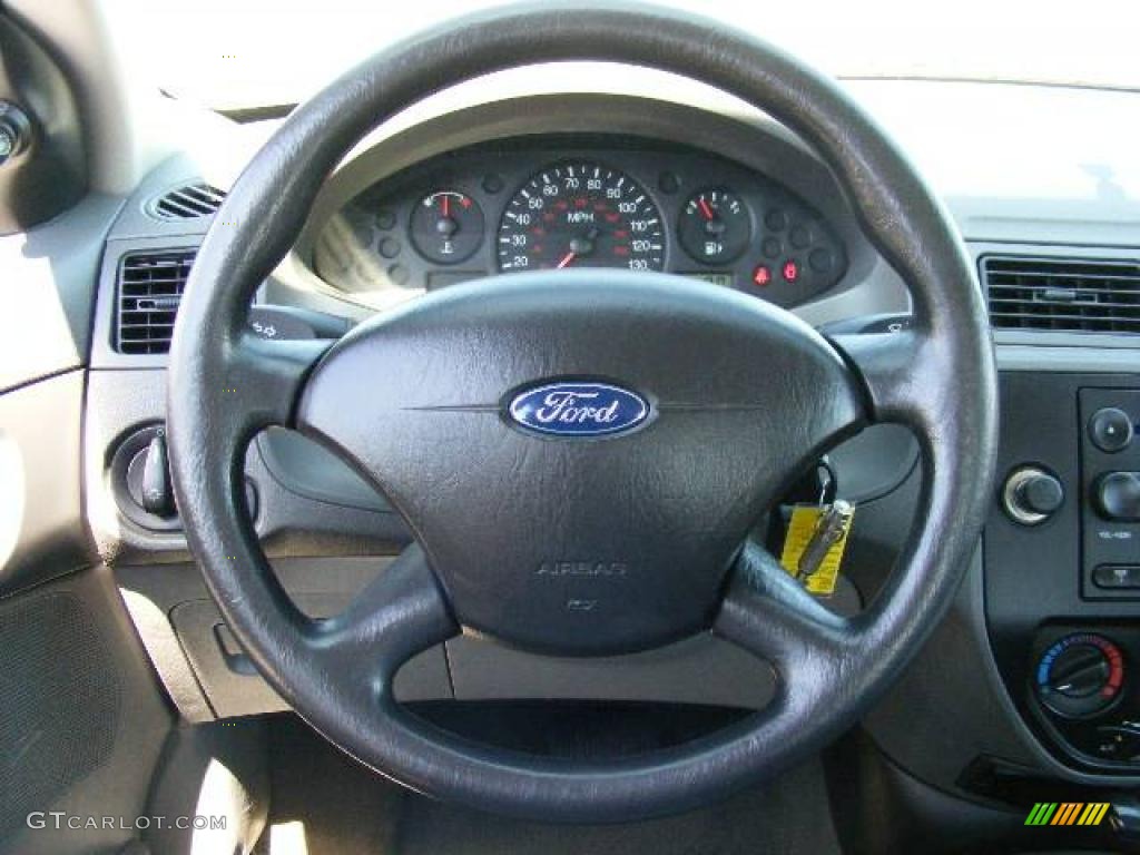 2005 Focus ZX4 S Sedan - Sangria Red Metallic / Dark Flint/Light Flint photo #16