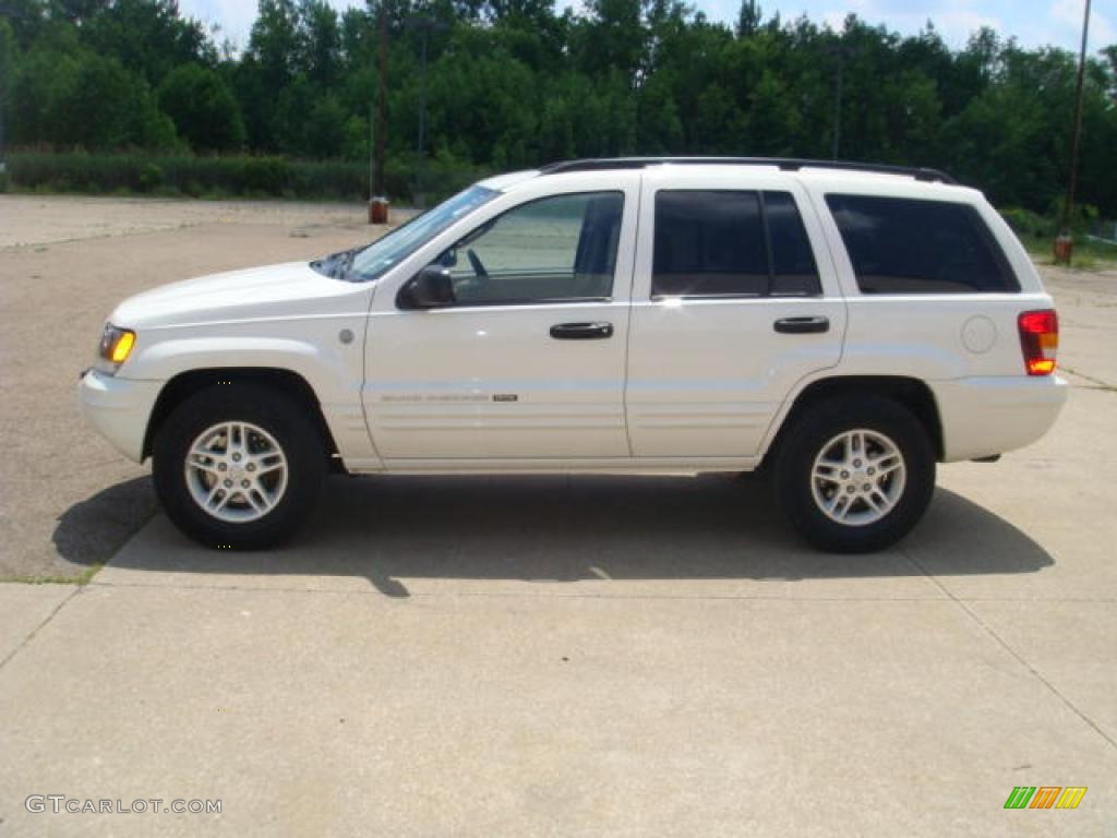 2004 Grand Cherokee Laredo 4x4 - Stone White / Taupe photo #1