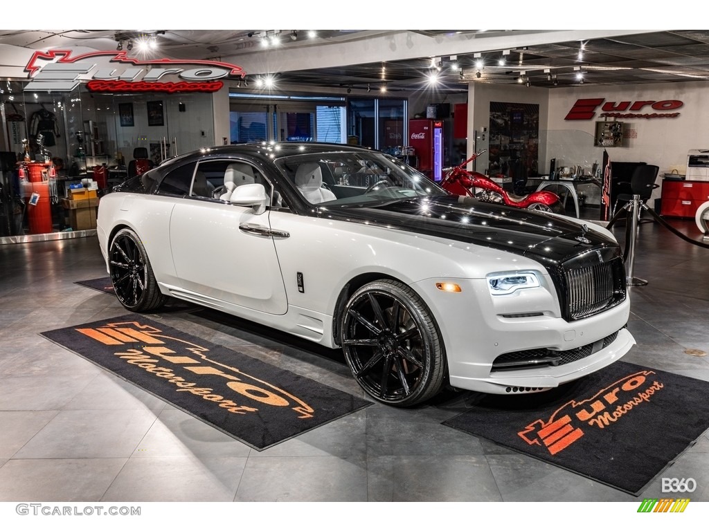2017 Wraith  - Pearl White / Arctic White/Black photo #1