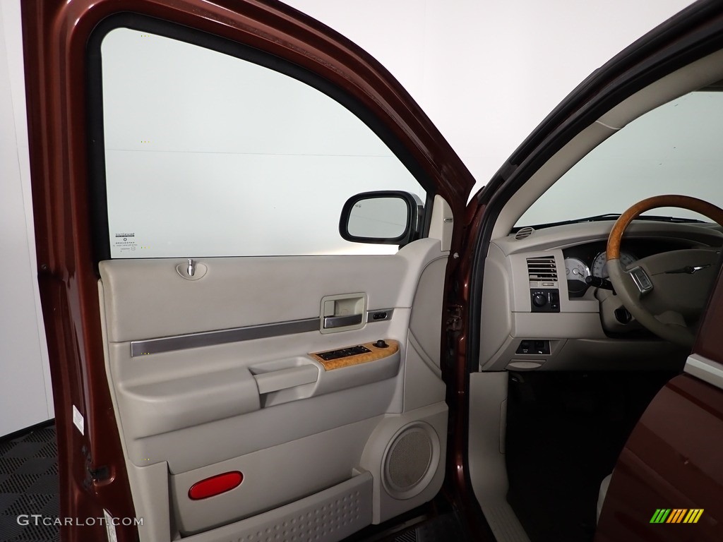 2007 Aspen Limited HEMI 4WD - Cognac Crystal Pearl / Dark Slate Gray/Light Slate Gray photo #14
