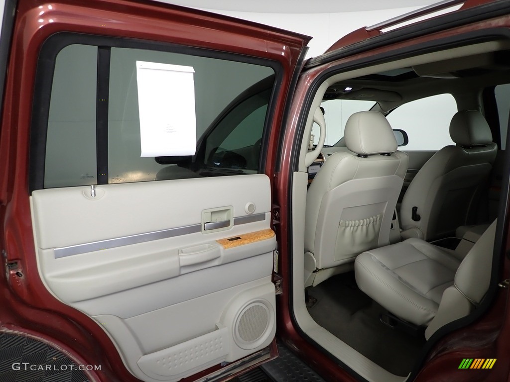 2007 Aspen Limited HEMI 4WD - Cognac Crystal Pearl / Dark Slate Gray/Light Slate Gray photo #29