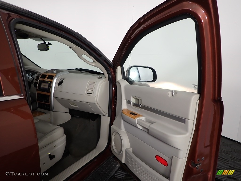 2007 Aspen Limited HEMI 4WD - Cognac Crystal Pearl / Dark Slate Gray/Light Slate Gray photo #36