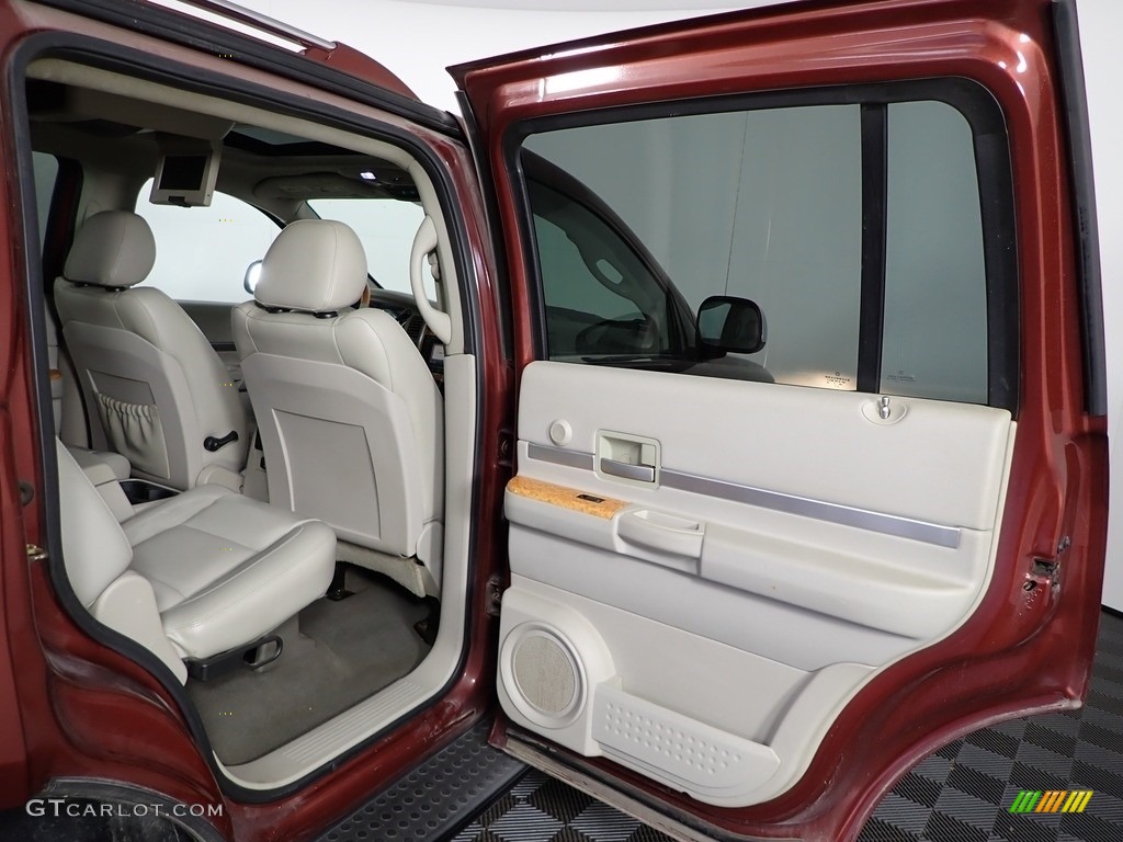 2007 Aspen Limited HEMI 4WD - Cognac Crystal Pearl / Dark Slate Gray/Light Slate Gray photo #39