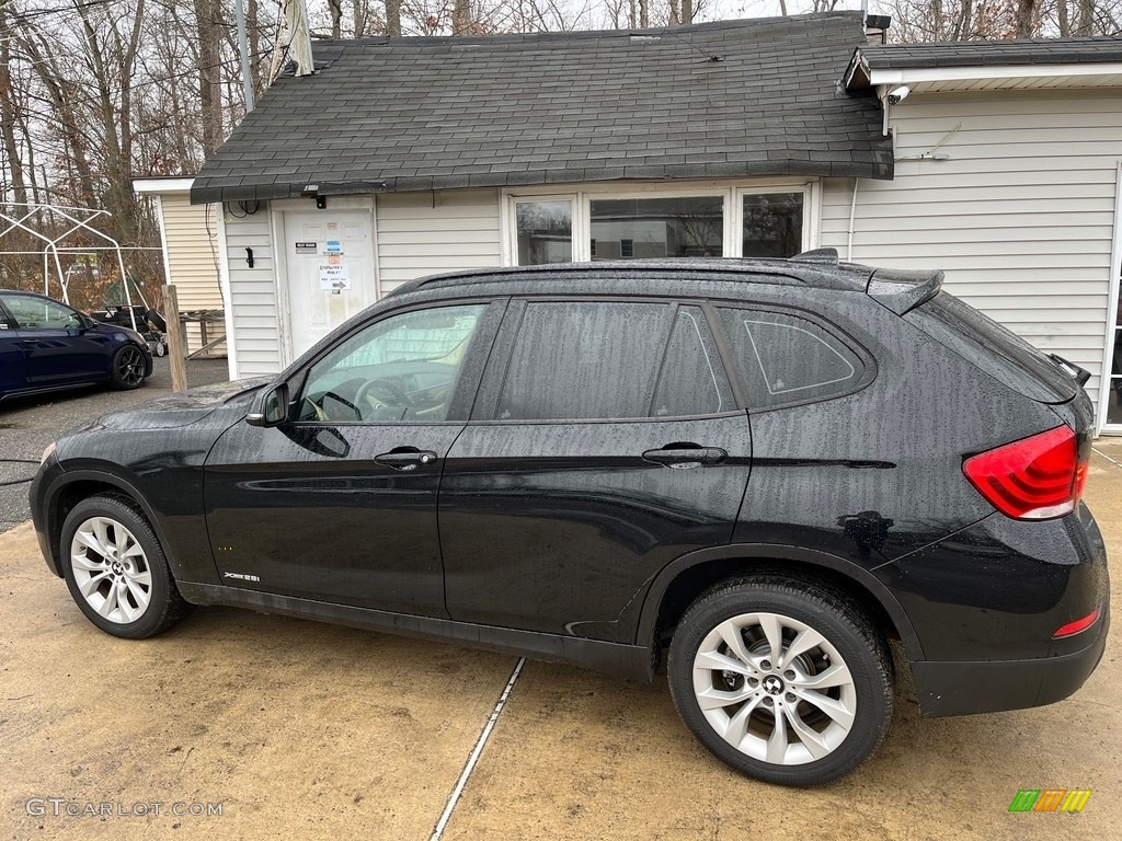 2013 X1 xDrive 28i - Black Sapphire Metallic / Beige photo #4