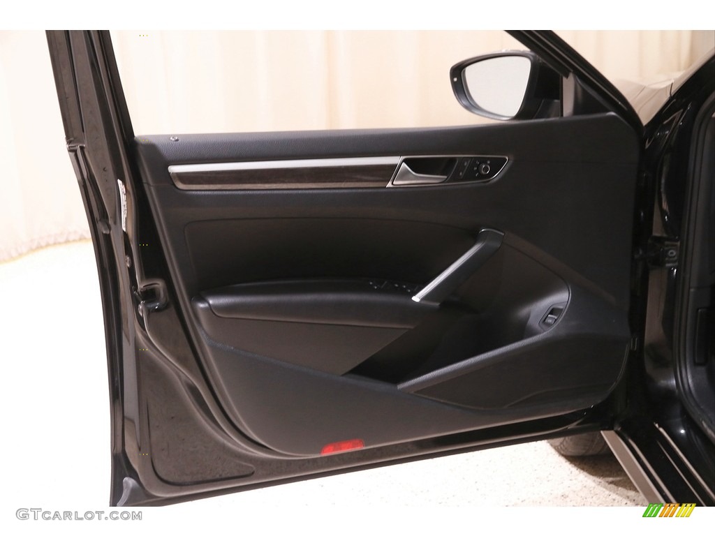 2016 Passat SE Sedan - Black / Titan Black photo #4