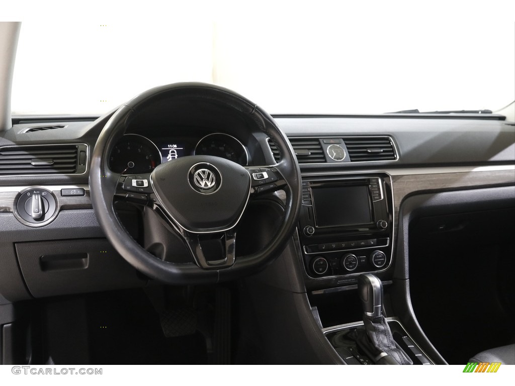 2016 Passat SE Sedan - Black / Titan Black photo #6