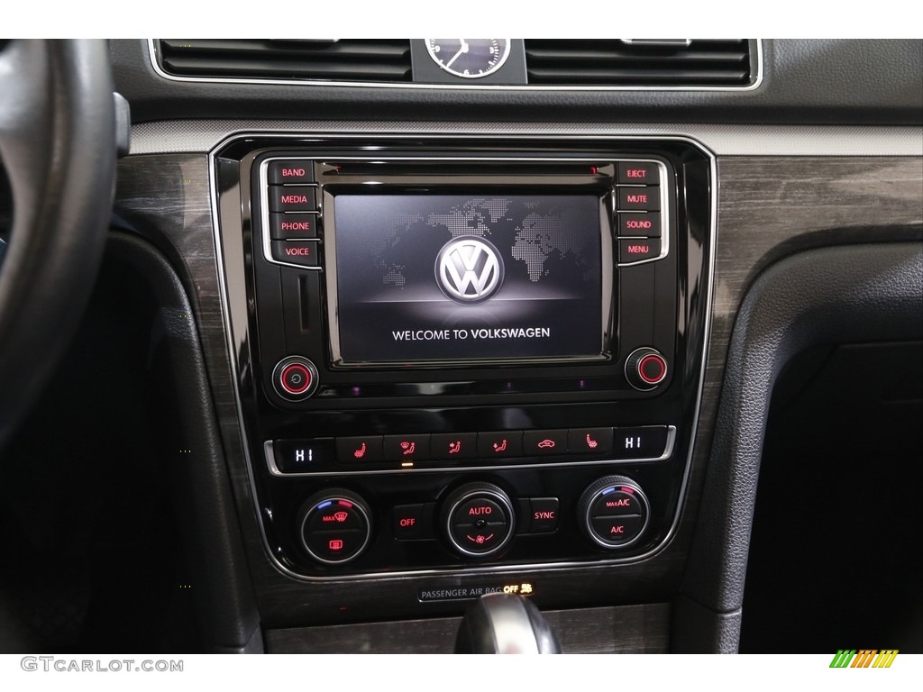 2016 Passat SE Sedan - Black / Titan Black photo #9