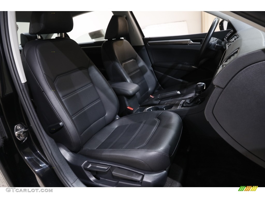 2016 Volkswagen Passat SE Sedan Front Seat Photo #143438337