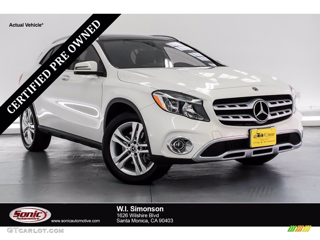 2018 GLA 250 - Cirrus White / Black photo #1