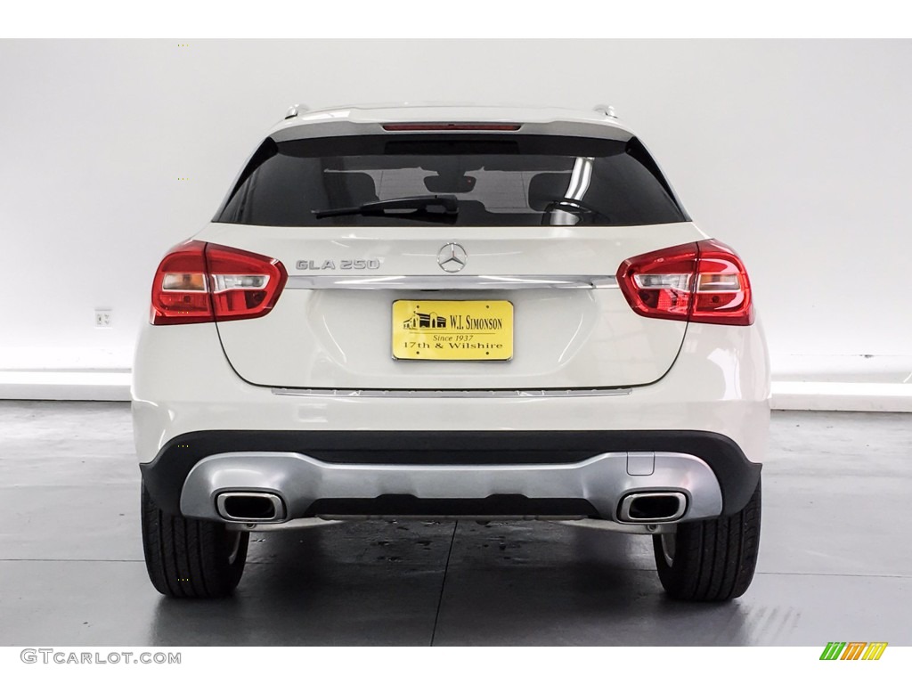 2018 GLA 250 - Cirrus White / Black photo #3