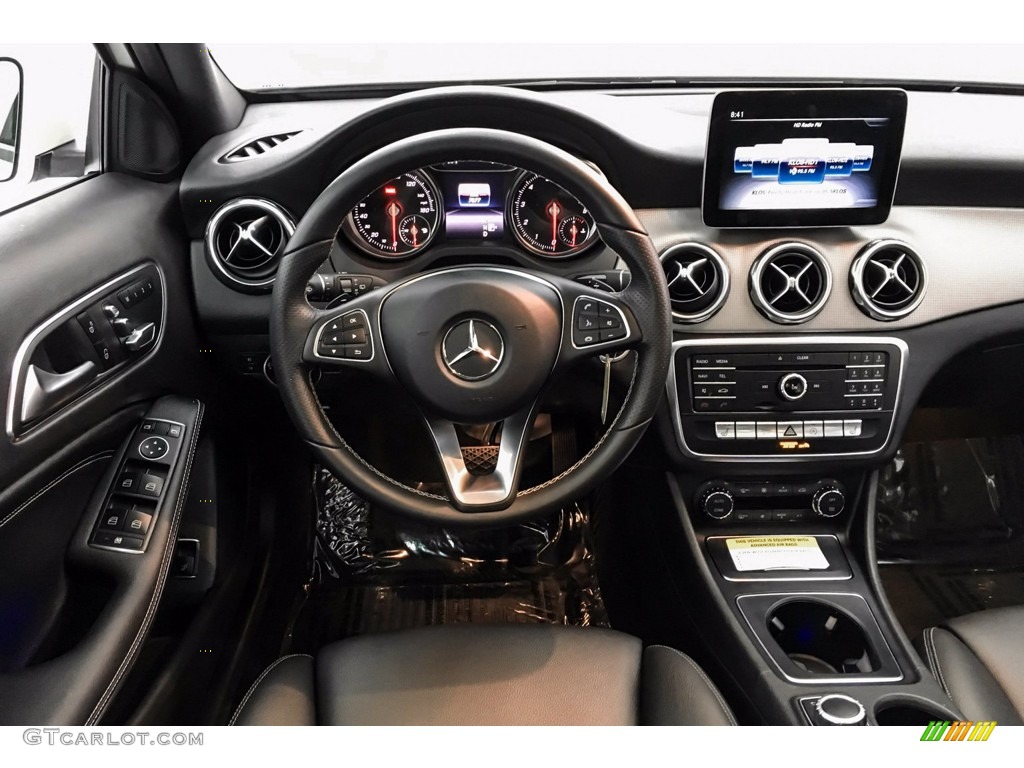 2018 GLA 250 - Cirrus White / Black photo #4