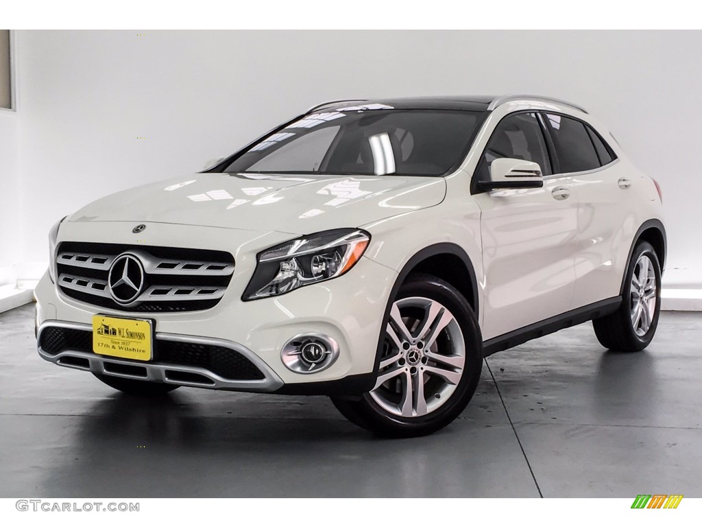 2018 GLA 250 - Cirrus White / Black photo #12