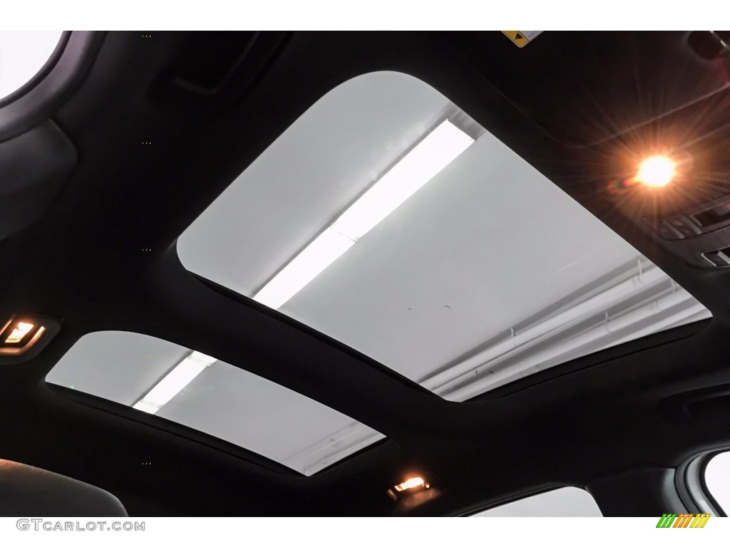 2018 GLA 250 - Cirrus White / Black photo #30