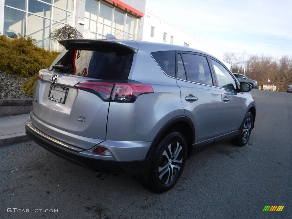 2018 RAV4 LE AWD - Super White / Black photo #16