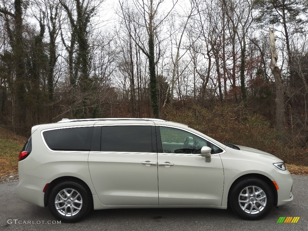 2021 Pacifica Touring L - Luxury White Pearl / Black/Alloy photo #5