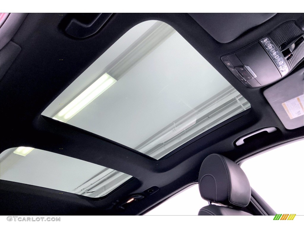 2018 Mercedes-Benz GLC 300 Sunroof Photos