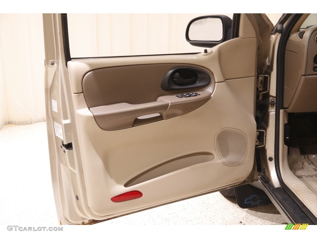 2004 TrailBlazer LS 4x4 - Sandstone Metallic / Light Cashmere photo #4