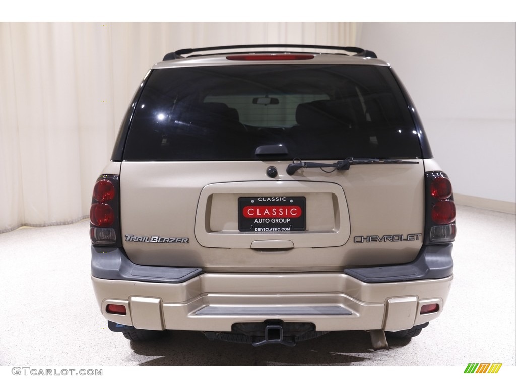 2004 TrailBlazer LS 4x4 - Sandstone Metallic / Light Cashmere photo #14