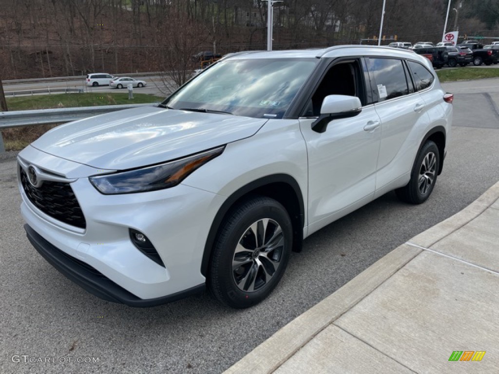 Wind Chill Pearl 2022 Toyota Highlander XLE AWD Exterior Photo #143453096