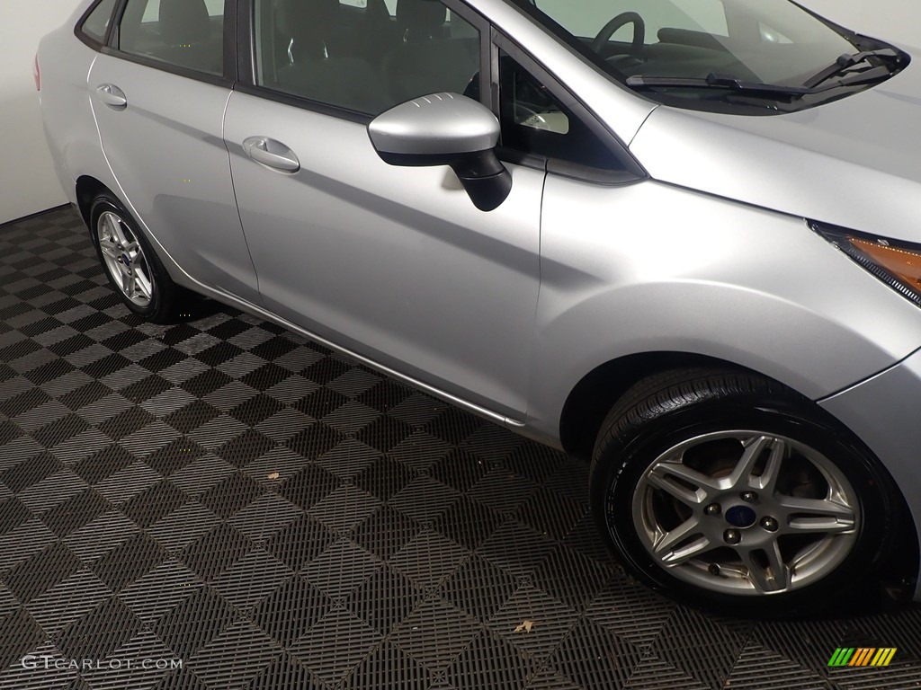 2017 Fiesta SE Sedan - Ingot Silver / Charcoal Black photo #3