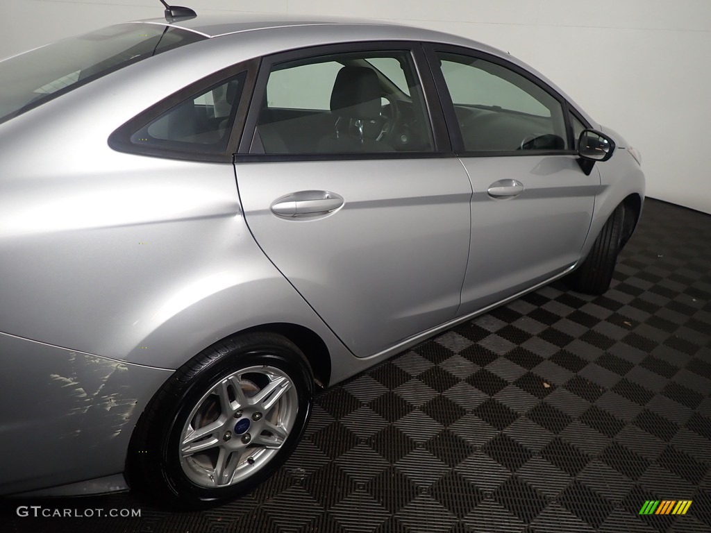 2017 Fiesta SE Sedan - Ingot Silver / Charcoal Black photo #18