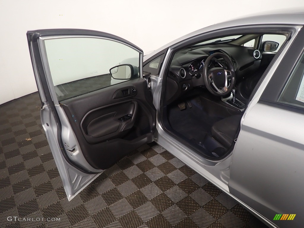 2017 Fiesta SE Sedan - Ingot Silver / Charcoal Black photo #19