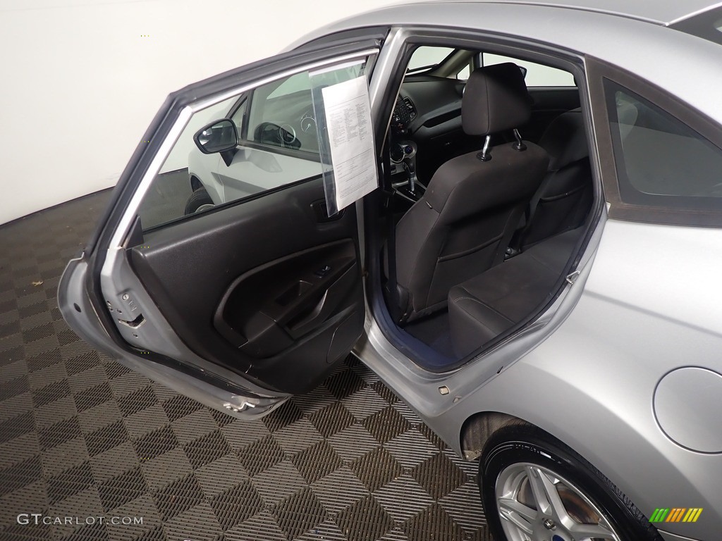 2017 Fiesta SE Sedan - Ingot Silver / Charcoal Black photo #33