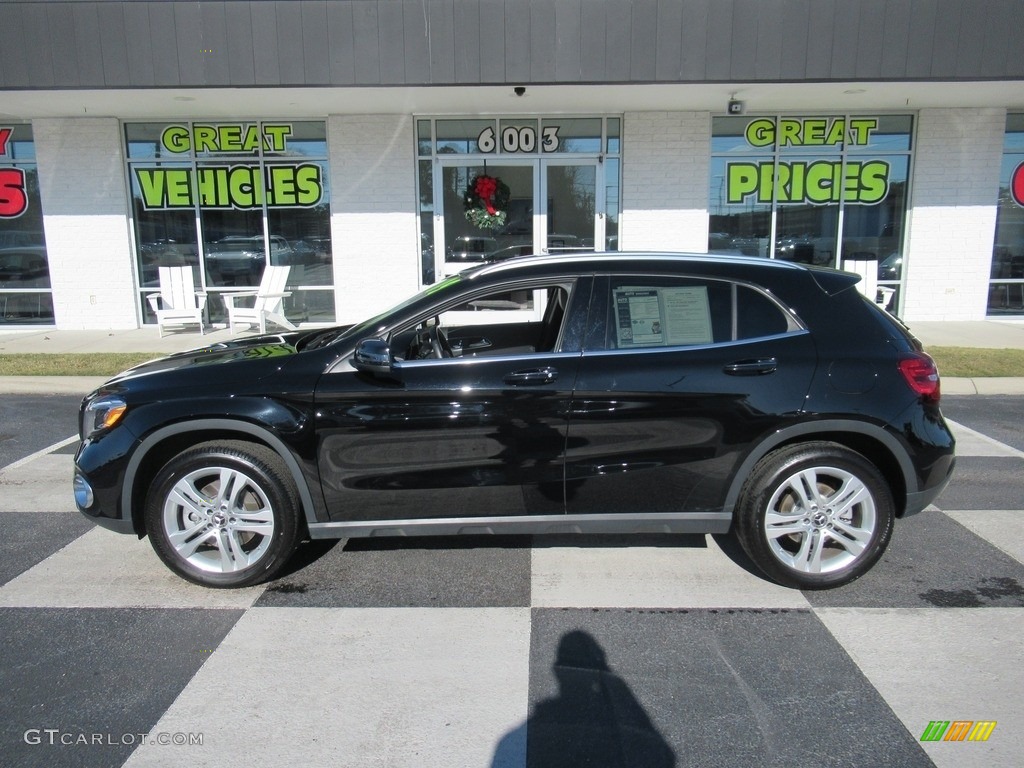 2019 GLA 250 - Cosmos Black Metallic / Sahara Beige photo #1