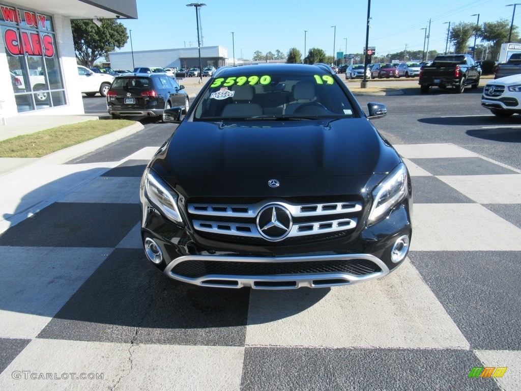 2019 GLA 250 - Cosmos Black Metallic / Sahara Beige photo #2