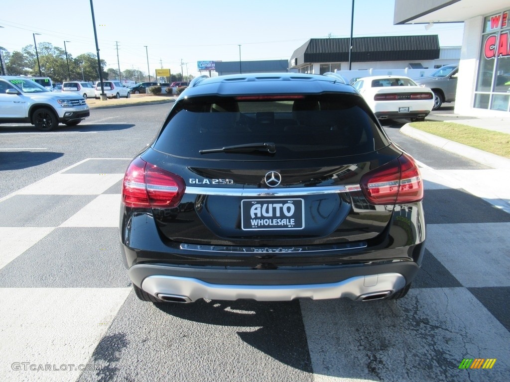 2019 GLA 250 - Cosmos Black Metallic / Sahara Beige photo #4