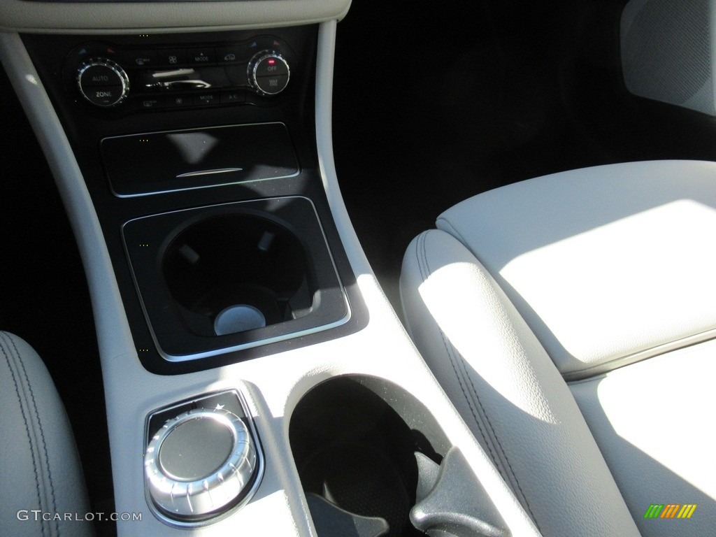 2019 GLA 250 - Cosmos Black Metallic / Sahara Beige photo #19