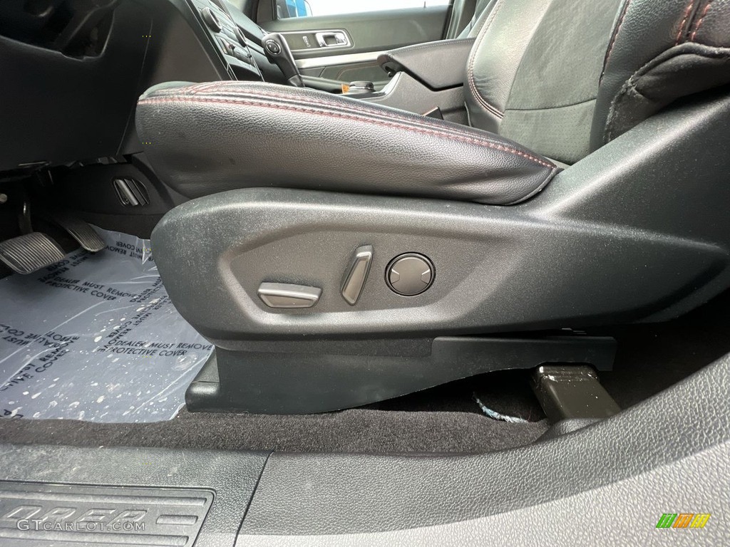 2019 Explorer XLT 4WD - Agate Black / Medium Black photo #16