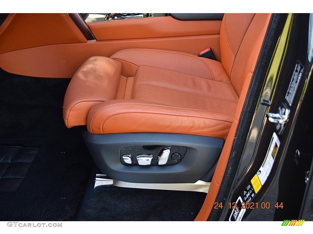 2019 Rolls-Royce Cullinan Standard Cullinan Model Front Seat Photo #143469989