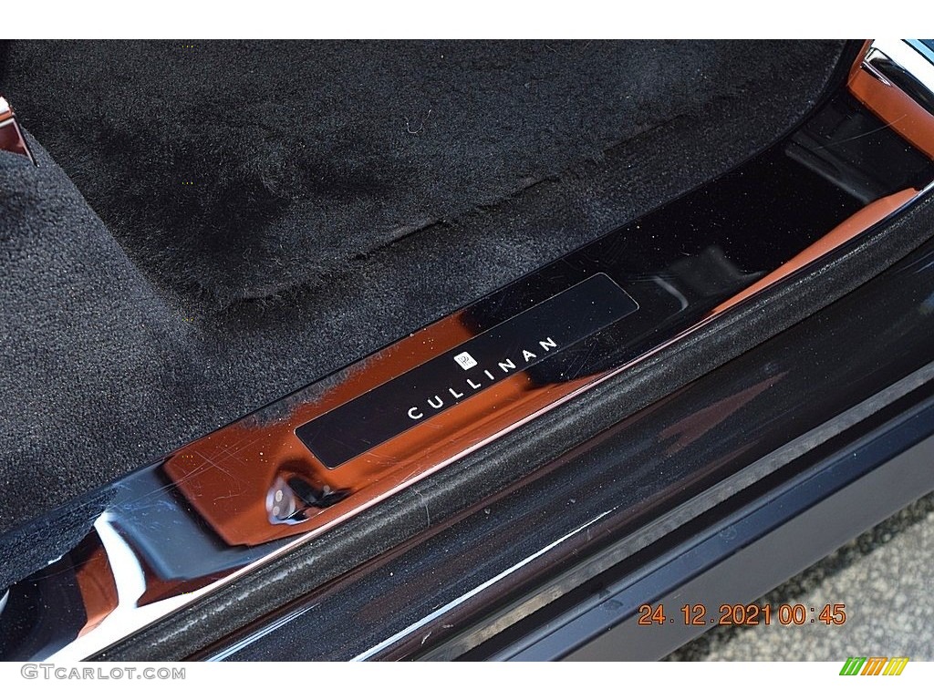 2019 Rolls-Royce Cullinan Standard Cullinan Model Marks and Logos Photo #143470080