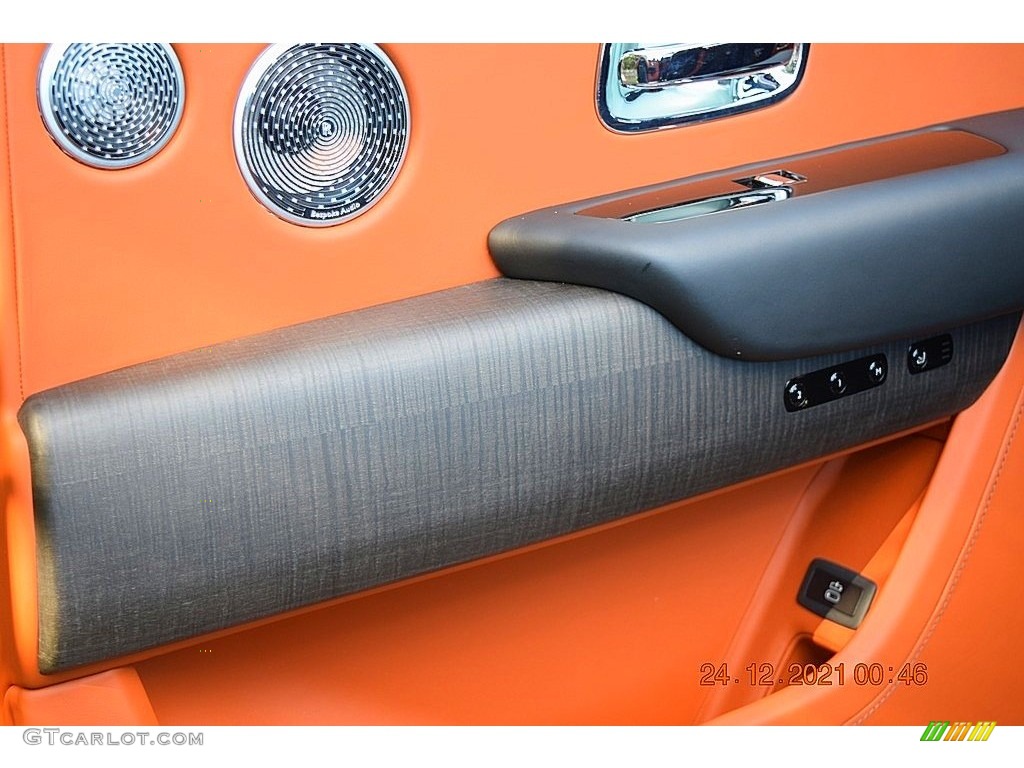 2019 Rolls-Royce Cullinan Standard Cullinan Model Armagnac/Black Door Panel Photo #143470181