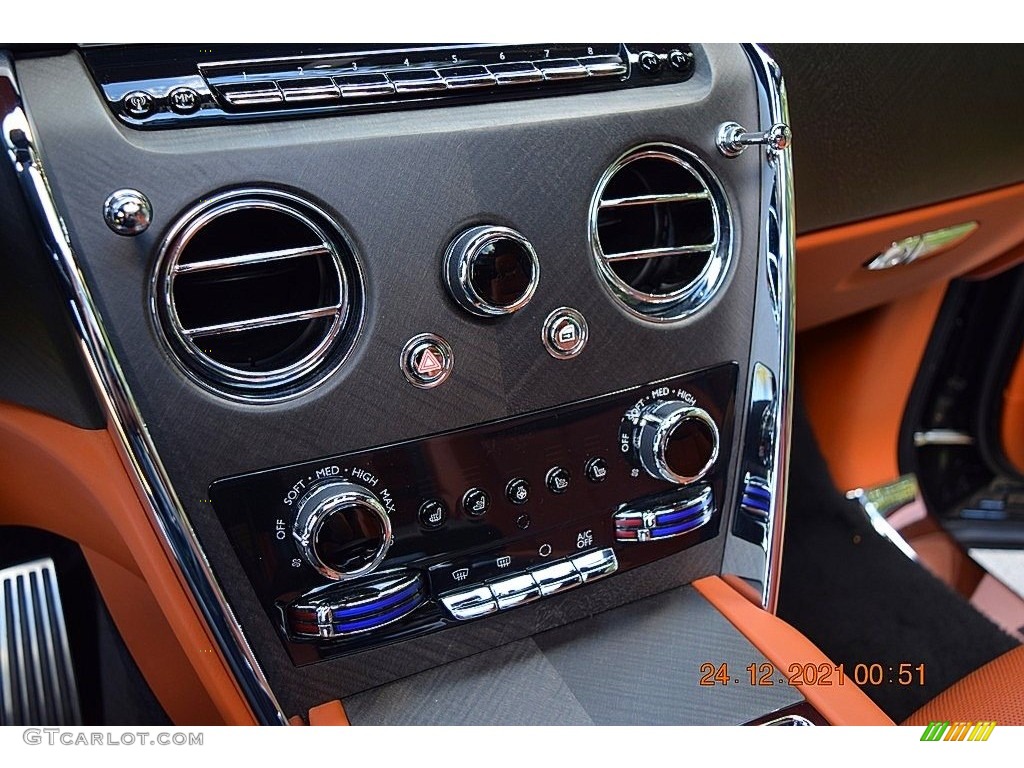 2019 Rolls-Royce Cullinan Standard Cullinan Model Controls Photo #143470385