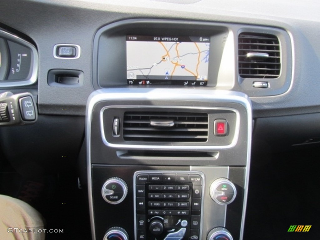 2015 Volvo V60 T6 AWD R-Design Controls Photo #143470610