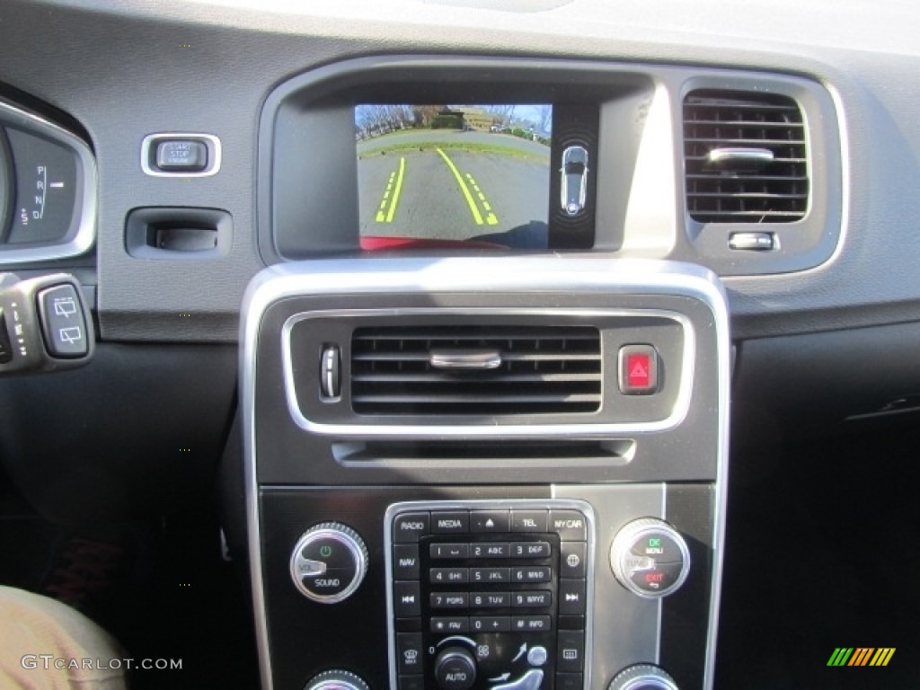 2015 Volvo V60 T6 AWD R-Design Controls Photo #143470622