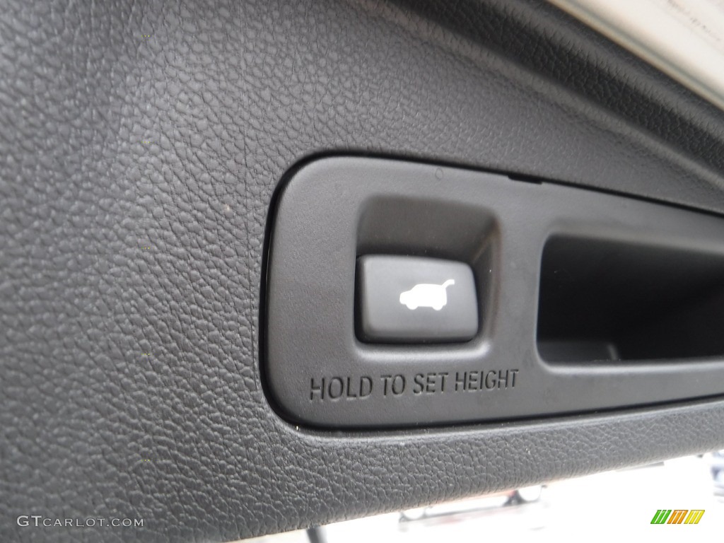 2018 CR-V Touring AWD - White Diamond Pearl / Black photo #29