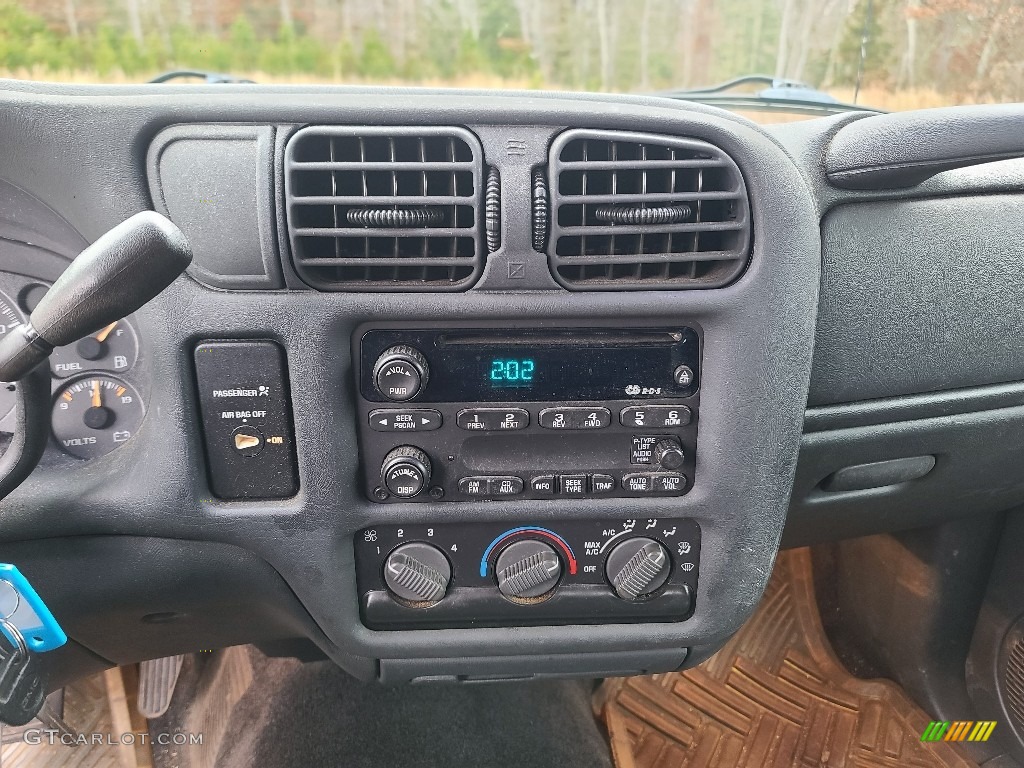 2003 GMC Sonoma SL Extended Cab Controls Photos