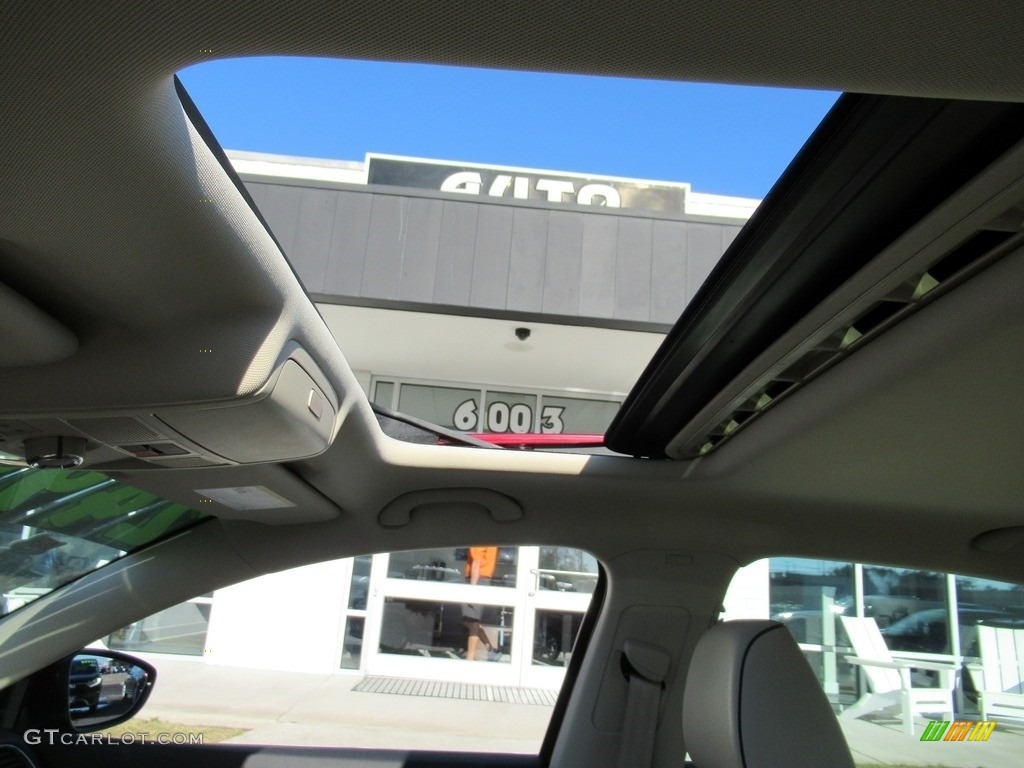 2018 Passat SE - Fortana Red Metallic / Cornsilk Beige photo #11