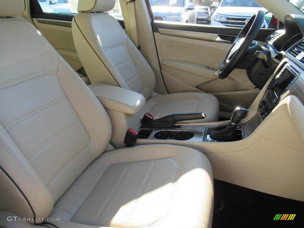 2018 Passat SE - Fortana Red Metallic / Cornsilk Beige photo #13
